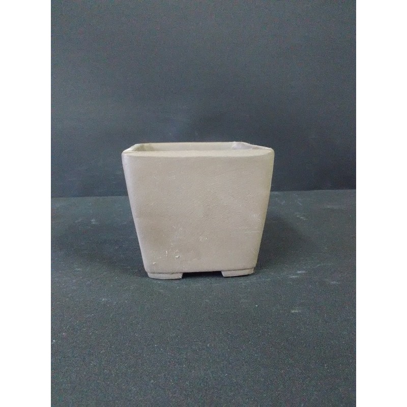 Maceta cuadrada 8.5x8.5x7.3cm.